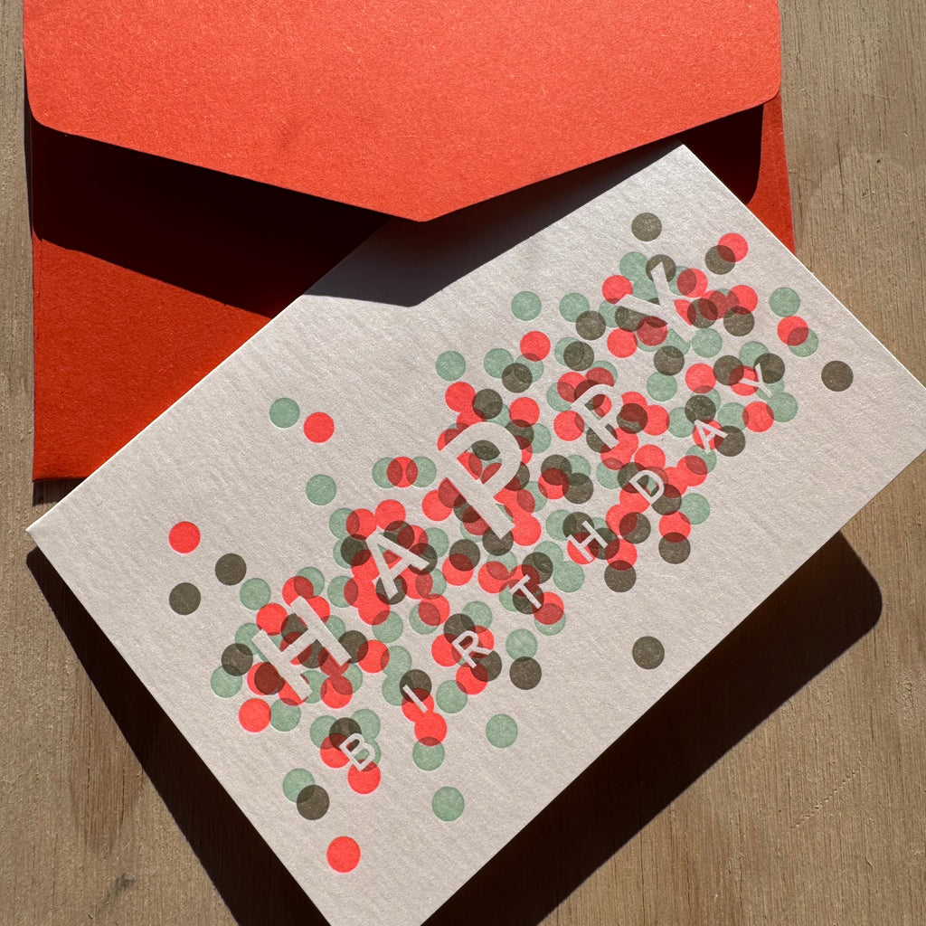 FOLDED CARD HAPPY BIRTHDAY CONFETTIS RED ON PEACH + MANDARIN ENVELOPE by Le Typographe